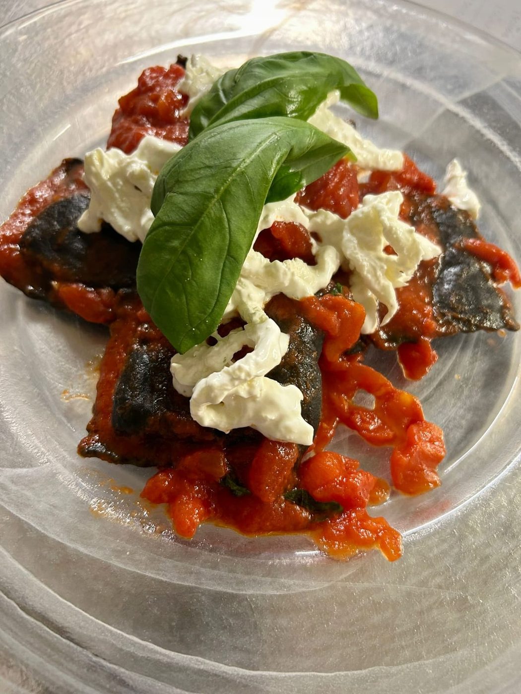 Ravioli al nero di seppia ripieni di pesce spada